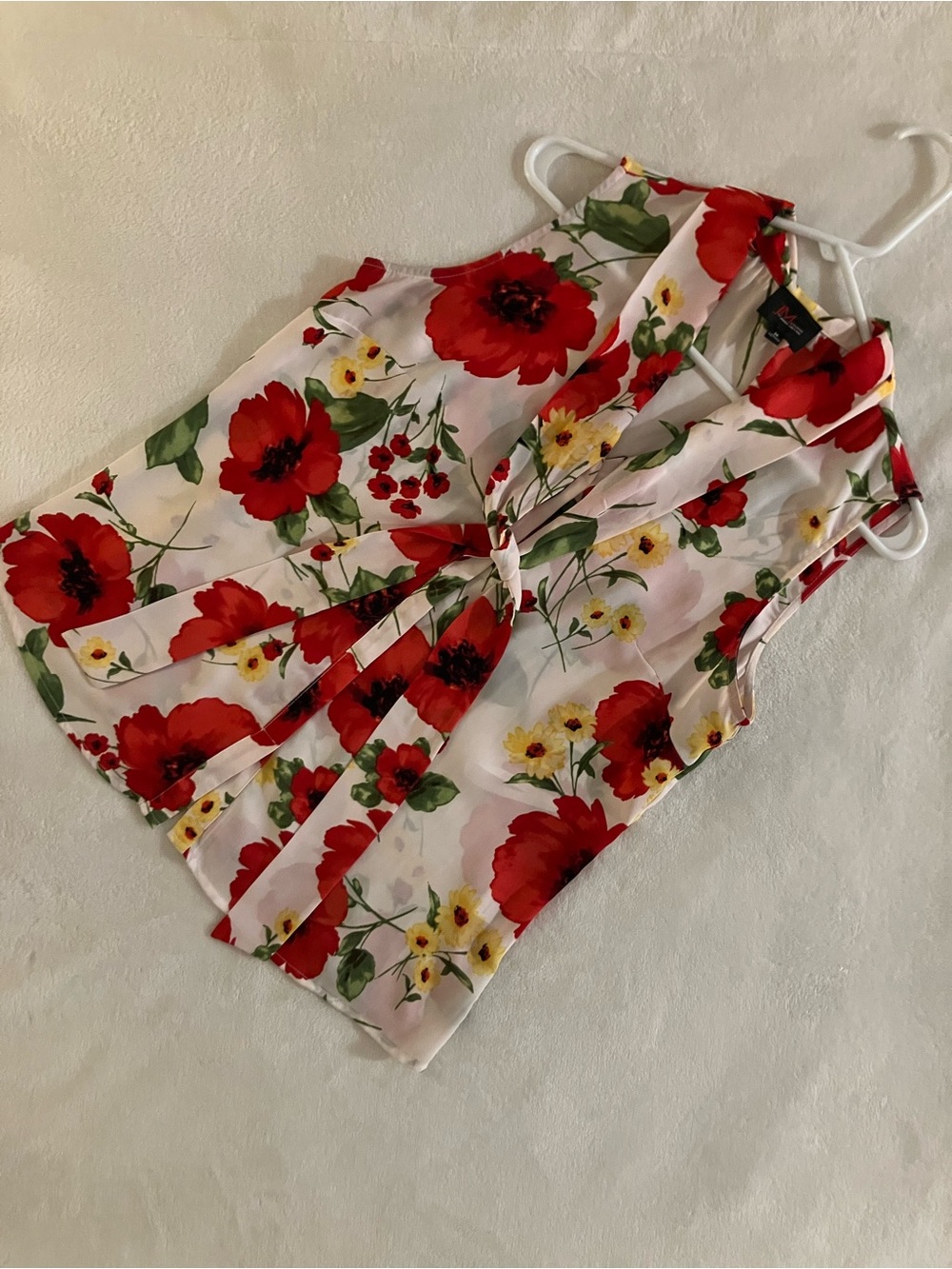 Sleeveless Tie-Front Floral Blouse - Red / White